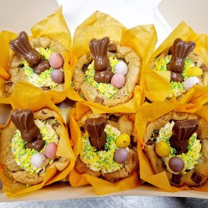 Marshmallow teacake stuffed cookie cups